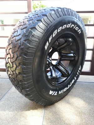 ล้อเล็บเหยี่ยว15 พร้อมยาง BF goodrich 31 10.5 R15 ปี11 สภาพสวยๆ