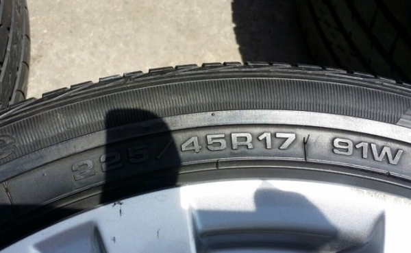 ล้อ BENZ ขอบ17 กว้าง7.5นิ้ว off +47 พร้อมยาง Goodyear 225 45 17 ดอกเยอะ
