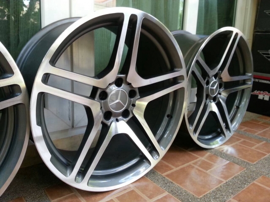 ล้อ BENZ ขอบ17 กว้าง7.5นิ้ว off +47 พร้อมยาง Goodyear 225 45 17 ดอกเยอะ