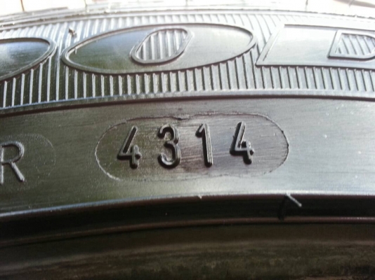 ยาง Goodyear 215 45 17 สิ้นปี14 สภาพเหมือนใหม่ ใครได้ไปคุ้มสุดๆ