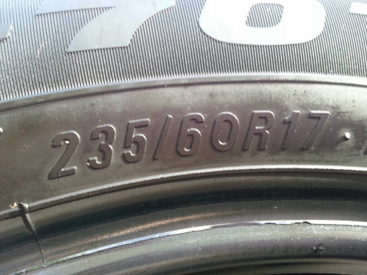 ยาง Maxxis 235 60 17 ปี13 ดอกเยอะ ใช้กันยาวๆ ยาง Maxxis 235 60 17 ปี13 ดอกเยอะ ใช้กันยาวๆ