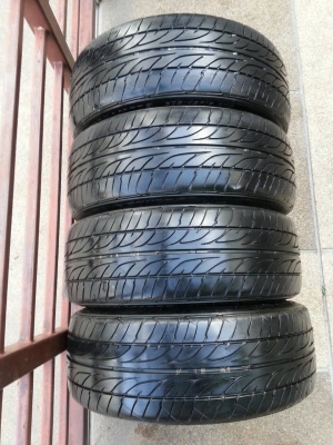 ยาง Dunlop 205 45 17 กลางปี13 ดอกดี ราคาไมาแพง