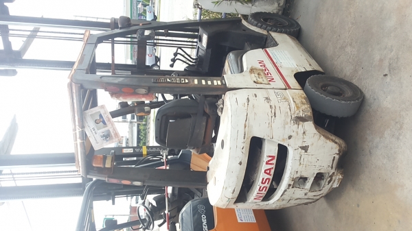 ขายรถ  nissan fd15 ดีเซล เกียร์ ออโต้