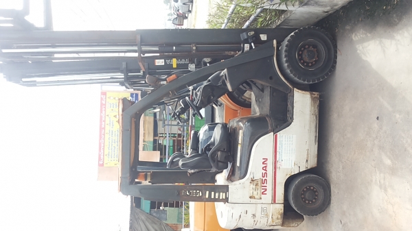 ขายรถ  nissan fd15 ดีเซล เกียร์ ออโต้