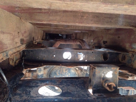 ISUZU KS 175 HP 6BG1 รถบรรทุกหกล้อ กระบะเหล็กคอกไม้ความยาว 4.30 เมตรพร้อมบรรทุกหนักได้เลยครับ เครื่องยนต์ 175 แรงวางใหม่มีเอกสารใบคุมเครื่องพร้อมแจ้งลงเล่มได้เลย เครื่องแน่นแรงดีมากครับ ภายในเก๋งคอนโซลครบพร้อม พวงมาลัยเพาเวอร์ ช่วงล่างคัชซีไม่บวม ติด F หน