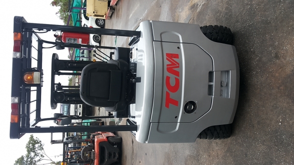 รถไฟฟ้านั่งขับ tcm fb25-7 ขนาด2.5 ตัน ติดต่อ อัศม์เดช 083-0115117