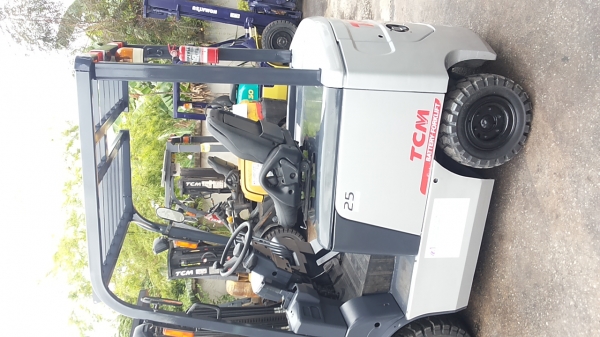 รถไฟฟ้านั่งขับ tcm fb25-7 ขนาด2.5 ตัน ติดต่อ อัศม์เดช 083-0115117