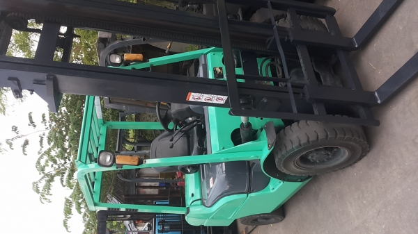 ขายรถ mitsubishi fd25 2.5 ตัน ดีเซลเสาสูง 4 เมตร