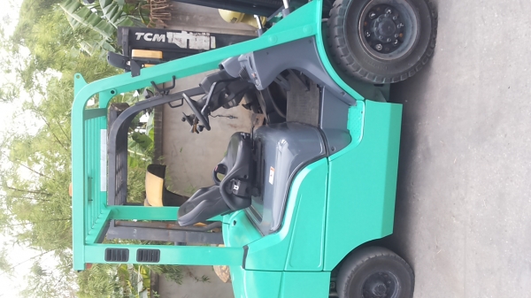 ขายรถ mitsubishi fd25 2.5 ตัน ดีเซลเสาสูง 4 เมตร