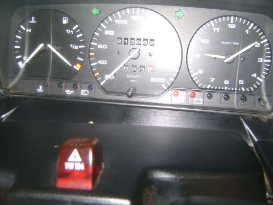 โฟล์ค CARAVELLE  ติดแก็สแล้ว ( รถหลวงสภาพเยี่ยม ) ราคา   220,000  บาท