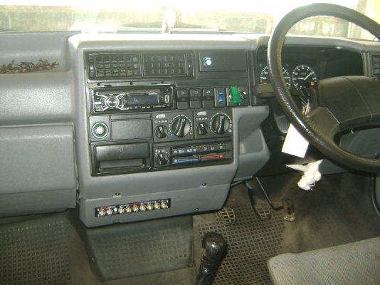 โฟล์ค CARAVELLE  ติดแก็สแล้ว ( รถหลวงสภาพเยี่ยม ) ราคา   220,000  บาท