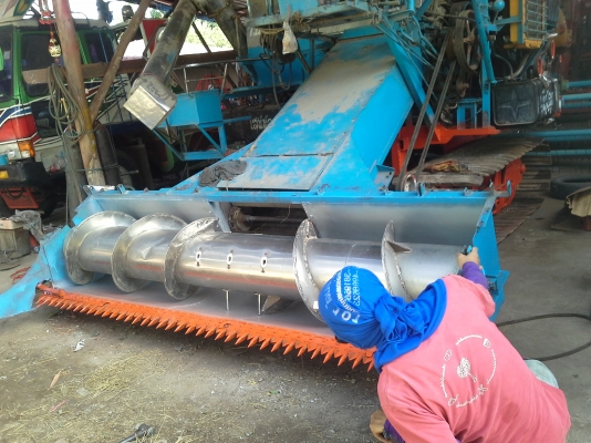 เสร็จส่งกลับบ้านแล้วครับ ซ่อมรถเกี่ยวข้าว ทุกรุ่น ทุกขนาด ราคาตามข้อตกลง