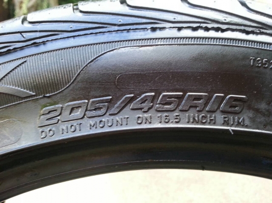 ยาง Goodyear 205 45 16 กลางปี12 จำนวน2เส้น ดอกเยอะ ไม่มีปะ