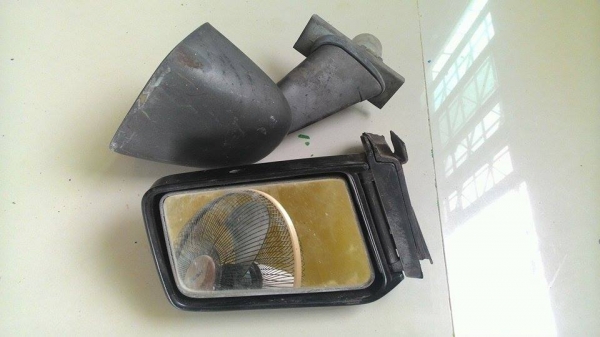 เศษ กระจกมองข้าง