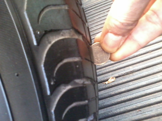 ขายยาง 225/70 R15 สวยๆ ดอกหนาๆ ครับ ยางรถกระบะ 4 เส้น 3,200 บาท 081-779-8719// ขายยาง 225/70 R15 สวยๆ ดอกหนาๆ ครับ ยางรถกระบะ 4 เส้น 3,200 บาท 081-779-8719//