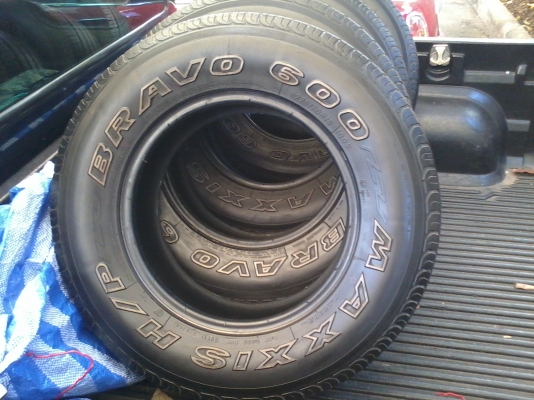 ขายยาง 225/70 R15 สวยๆ ดอกหนาๆ ครับ ยางรถกระบะ 4 เส้น  3,200 บาท 081-779-8719//
