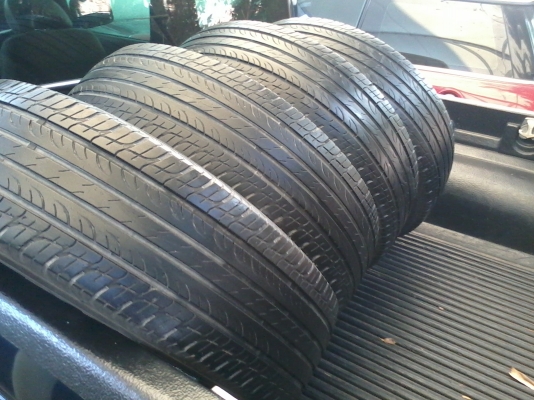 ขายยาง 225/70 R15 สวยๆ ดอกหนาๆ ครับ ยางรถกระบะ 4 เส้น  3,200 บาท 081-779-8719.