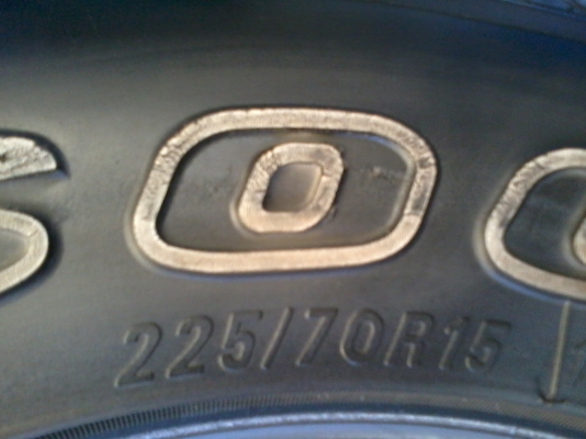 ขายยาง 225/70 R15 สวยๆ ดอกหนาๆ ครับ ยางรถกระบะ 4 เส้น  3,200 บาท 081-779-8719.