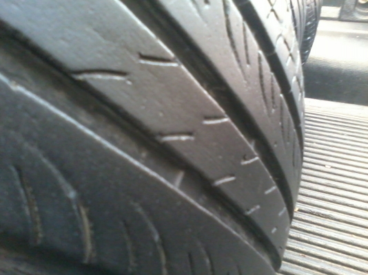 ขายยาง 225/70 R15 สวยๆ ดอกหนาๆ ครับ ยางรถกระบะ 4 เส้น  3,200 บาท 081-779-8719.