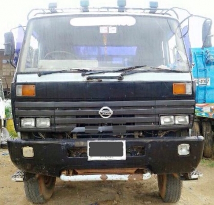 NISSAN UD CW 30M 260 HP PD6 สิบล้อ 2 เพลา เทรลเลอร์ท้ายลาดขึ้นรถแบ็คโฮร PC 200 รถสวยสภาพดีมากครับพร้อมใช้งาน เครื่องแน่นแรงดีไม่มีเยิ้ม หัวเก๋ง CONVOY ยังไม่แจ้งลงเล่มขายตามสภาพครับ ภายในเก๋งคอนโซลสวยครบพร้อม พวงมาลัยเพาเวอร์ ระบบเบรคทริ๊ปฟี้ครบครัน ช่วงล