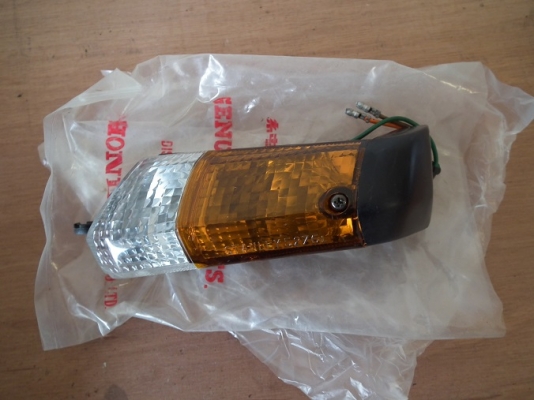 ไฟเลี้ยว ดรีม คุรุ แท้ใหม่ L