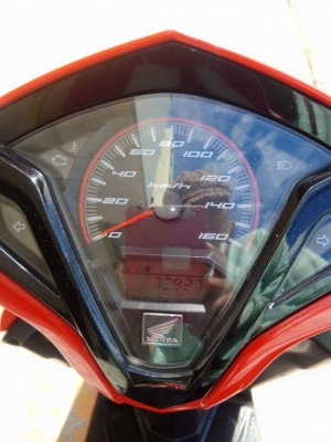 Honda Click 125 i รุ่น tune up สีขาวแดง รถสวย เดิมๆ ขับดีมาก