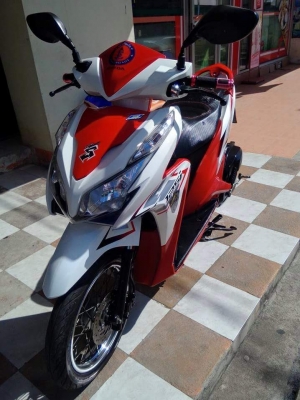 Honda Click 125 i รุ่น tune up สีขาวแดง รถสวย เดิมๆ ขับดีมาก