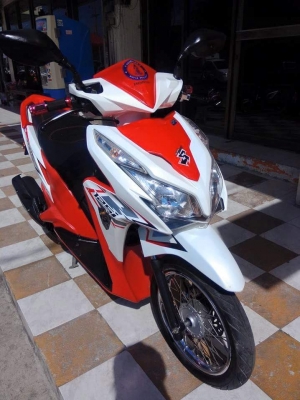 Honda Click 125 i รุ่น tune up สีขาวแดง รถสวย เดิมๆ ขับดีมาก