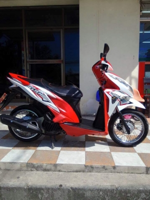 Honda Click 125 i รุ่น tune up สีขาวแดง รถสวย เดิมๆ ขับดีมาก