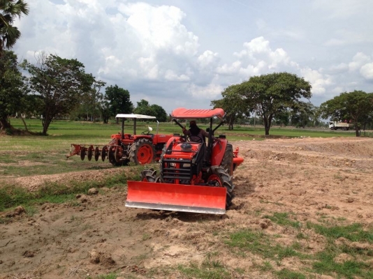 คูโบต้าm7040พร้อมลุยงานตามรูปเลยครับ ประหยัดน้ำมันสุดๆเพียงวันละ700-800บ่อต่อวันเท่านั้น