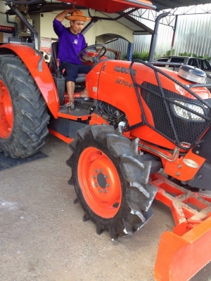 คูโบต้าm7040พร้อมลุยงานตามรูปเลยครับ ประหยัดน้ำมันสุดๆเพียงวันละ700-800บ่อต่อวันเท่านั้น