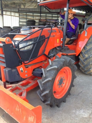 คูโบต้าm7040พร้อมลุยงานตามรูปเลยครับ ประหยัดน้ำมันสุดๆเพียงวันละ700-800บ่อต่อวันเท่านั้น