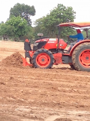 คูโบต้าm7040พร้อมลุยงานตามรูปเลยครับ ประหยัดน้ำมันสุดๆเพียงวันละ700-800บ่อต่อวันเท่านั้น