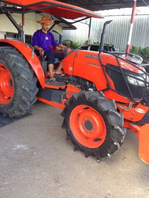 คูโบต้าm7040พร้อมลุยงานตามรูปเลยครับ ประหยัดน้ำมันสุดๆเพียงวันละ700-800บ่อต่อวันเท่านั้น
