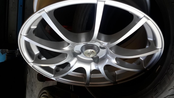 แม็กซ์ ขอบ 17 4 รู 100 สวยๆ แม็กซ์ ขอบ 17 4 รู 100 สวยๆ