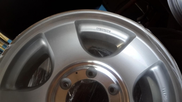 แม็กซ์ ขอบ 15 6 รู สวยๆ แม็กซ์ ขอบ 15 6 รู สวยๆ