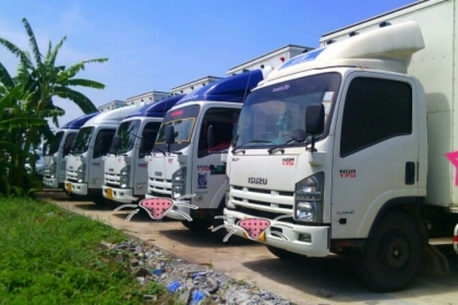 หกล้อ อีซูซุ NQR 175 ปี56 บรรทุกตู้สวยหุ้มมีเนียม สภาพดีสวยเดิมจากห้าง เอกสาร แจ้งทะเบียนโอน มือแรก