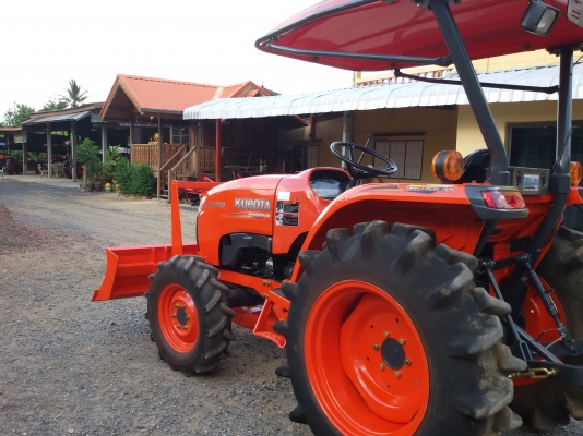 ปัญญาแทรคเตอร์..จัดมาให้ครับ ด่วน!!!คูโบต้า L3608 พร้อมใบมีดคานล่างFD163 พร้อมส่งทั่วไทย จัดส่ง อ.คำตากล้า จ.สกลนคร
