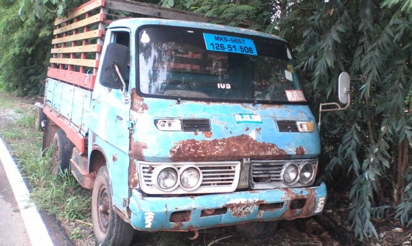 ขาย ISUZU  เอลฟ์ ไม่มีเครื่องไม่มีเกียร์  ช่วงล่างเพลาลอย ขายตามสภาพ