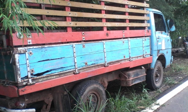 ขาย ISUZU  เอลฟ์ ไม่มีเครื่องไม่มีเกียร์  ช่วงล่างเพลาลอย ขายตามสภาพ