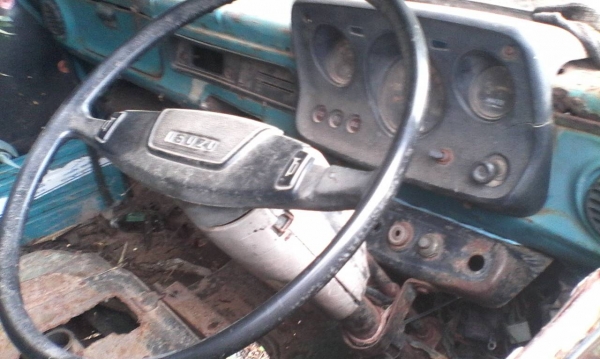 ขาย ISUZU  เอลฟ์ ไม่มีเครื่องไม่มีเกียร์  ช่วงล่างเพลาลอย ขายตามสภาพ