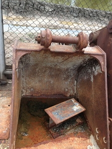 ถอดจากนอกแท้ครับ บุ้งกี๋ สำหรับแบคโฮ รถขุด PC 120 แกนสลัก 70 มิลลิเมตร