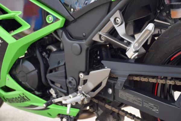 Kawazaki Ninja 300 Abs สีเขียว ปี 56 สภาพสวย เดิม ๆ ป้ายแดงยังไงยังงั้น