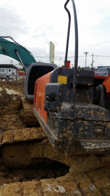 ขายด่วน hitachi zx200-3. สวยกริบ 5xxx ชั่วโมง