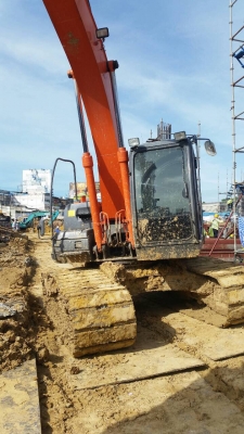 ขายด่วน hitachi zx200-3. สวยกริบ 5xxx ชั่วโมง