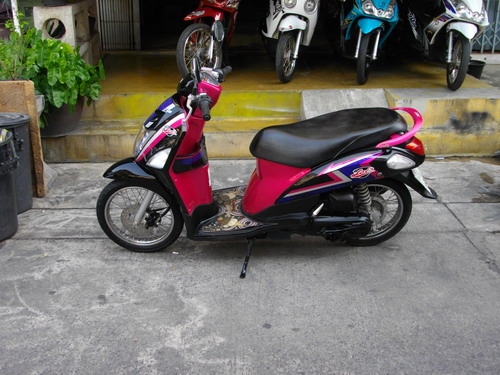 ขาย Let's หัวฉีด สีดำ-ชมพู สวยกิ๊บๆ เครื่องเดิมสุดยอดเยี่ยม รับประกันศูนย์5ปี ราคา 20500 บาท