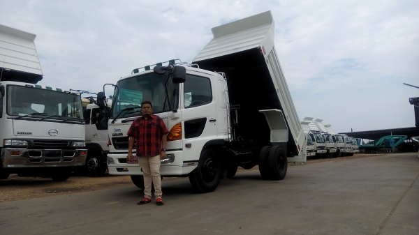 ขาย 6 ล้อ สวยๆสักคัน HINO MEGA เครื่อง HO7C 185 แรงม้ากระบะดั้มพ์ดิน สวยๆพร้อมทะเบียน กระบะดั้มพ์ 3.80 เมตร สวยๆเลย สนใจโทร