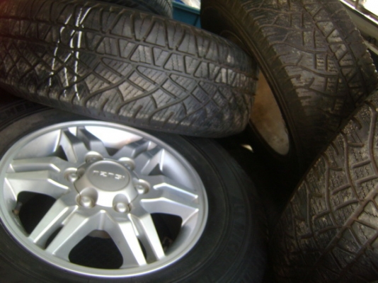 ล้อเดิมดีแม็กพร้อมยาง 245/70/16