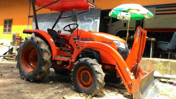 KUBOTA L3608 พร้อมดันหน้าคานบน ราคา 285,000 อ.แกลง จ.ระยอง  สอบถาม 0818618678  id line=carbonthai