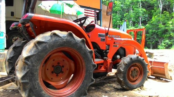 KUBOTA L3608 พร้อมดันหน้าคานบน ราคา 285,000 อ.แกลง จ.ระยอง  สอบถาม 0818618678  id line=carbonthai